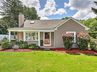 5 Winsor St, Smithfield, RI 02828