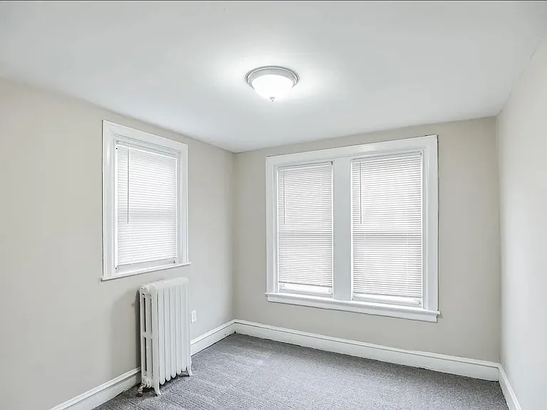 209 Furley St — Photo 11