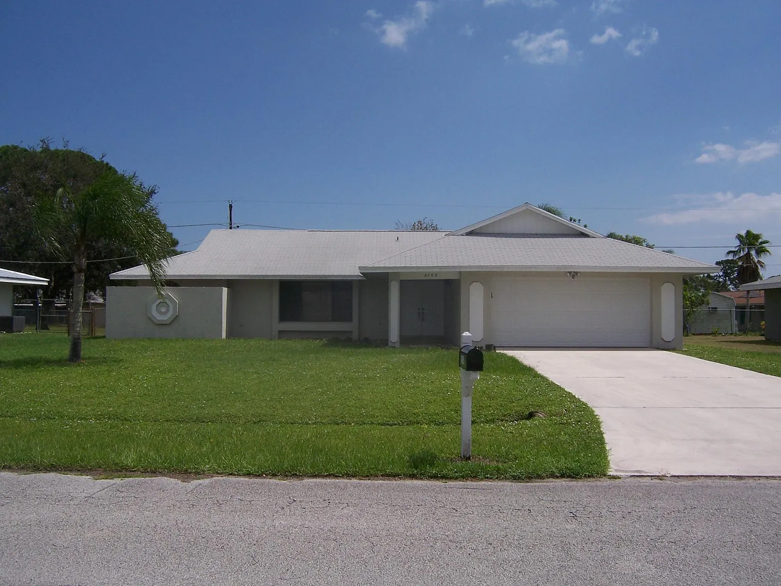 3 bed, 1696 sqft, $2,600 — Photo 1