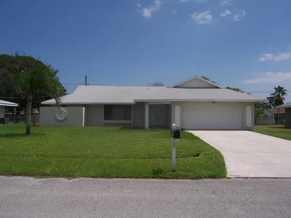 2163 SE Shelter Dr, Port Saint Lucie, FL 34952