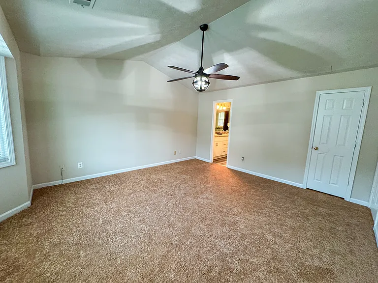 2333 Martingale Ln — Photo 8