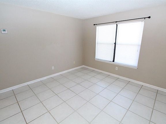 4th image of 611 Teleran St