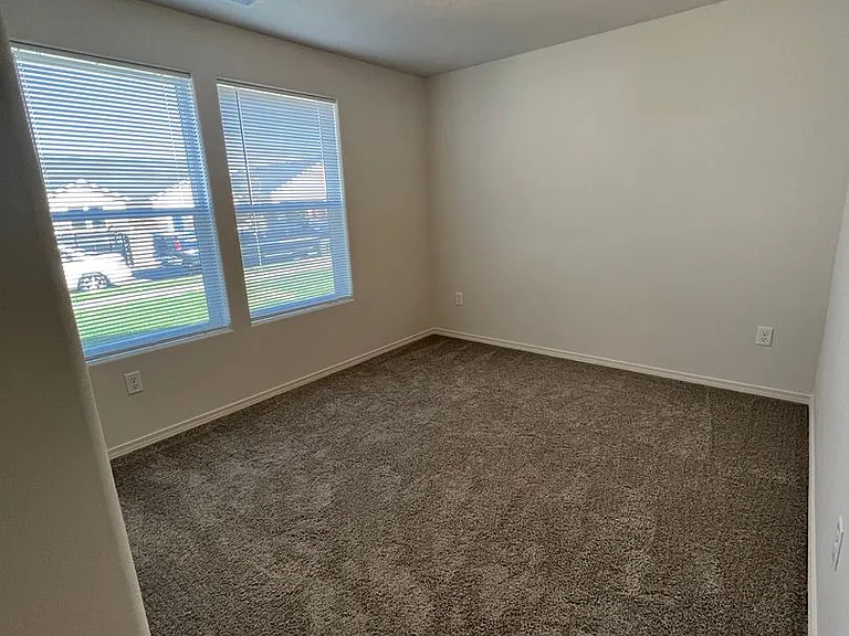 1023 W Aspen Rd — Photo 3
