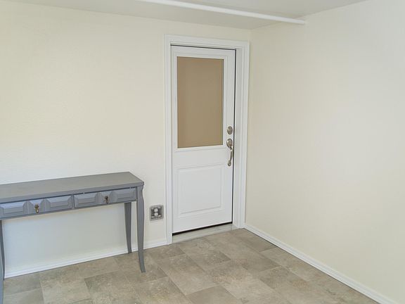 Entry / mudroom / breezeway