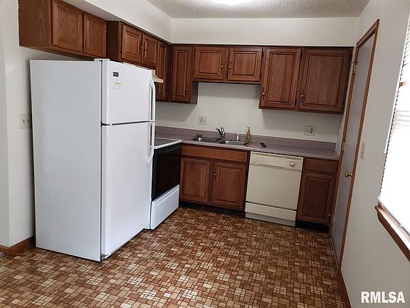 3rd image of 121 Edwards Ave