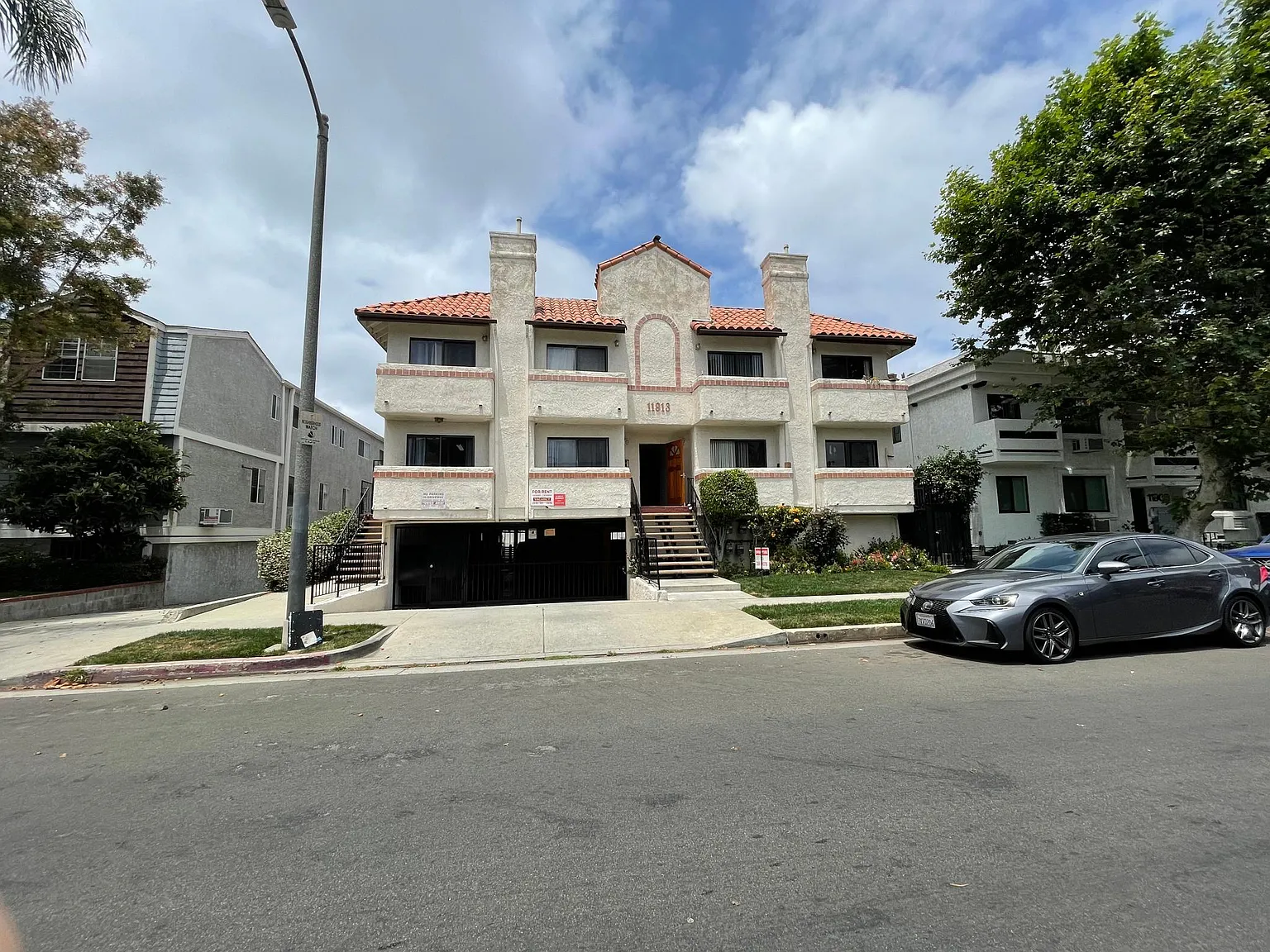 2 bed, 1000 sqft, $2,995 — Photo 2