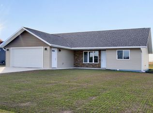 272 N Pond Dr, Jackson, MN 56143