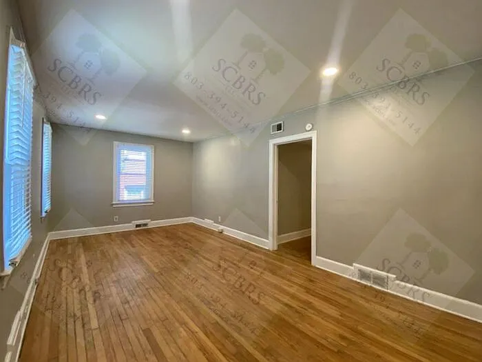 8 bed, 4.0 bath, $6,600 — Photo 3