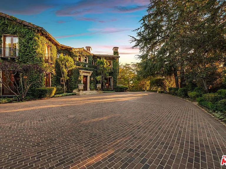 1550 Amalfi Dr — Photo 42