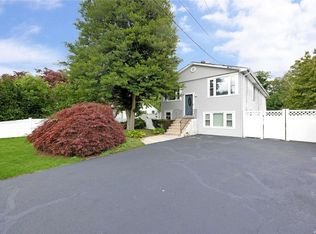 1591 Feureisen Ave, Bohemia, NY 11716