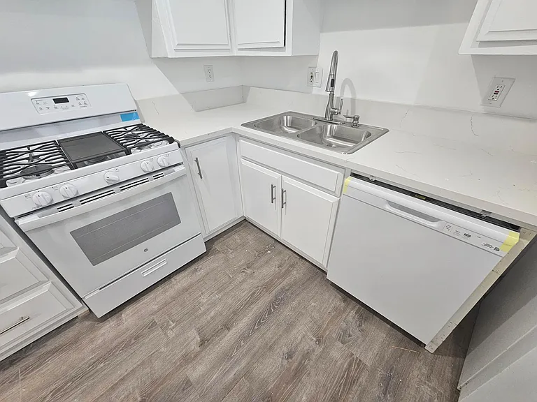 1942 S Corning St #1 — Photo 2