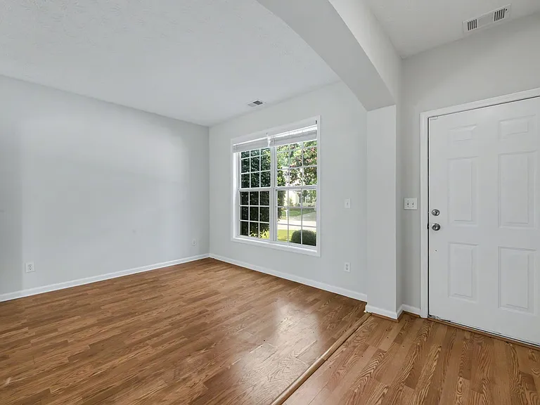 290 Clairidge Ln — Photo 4