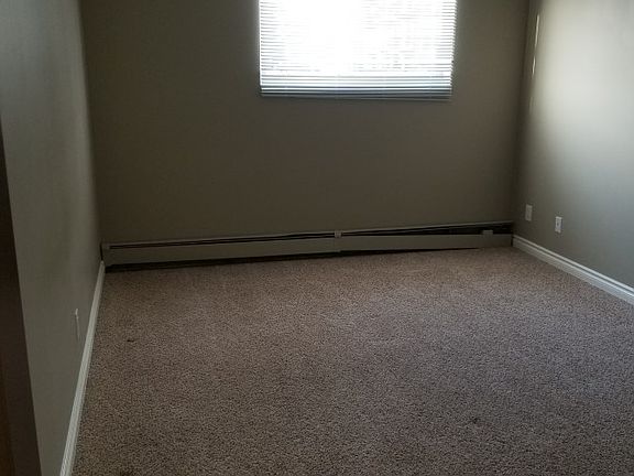 4th image of 13 Stanhope Ave #103