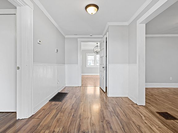 3rd image of 1309 Batts Blvd