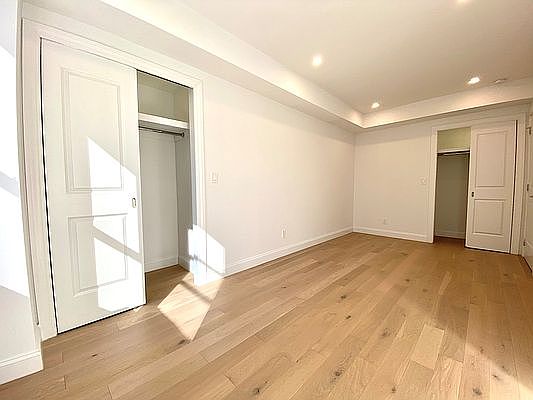 5th image of 160 E 48th St APT 3O