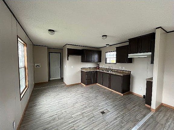 2nd image of 341 Allan Susan St