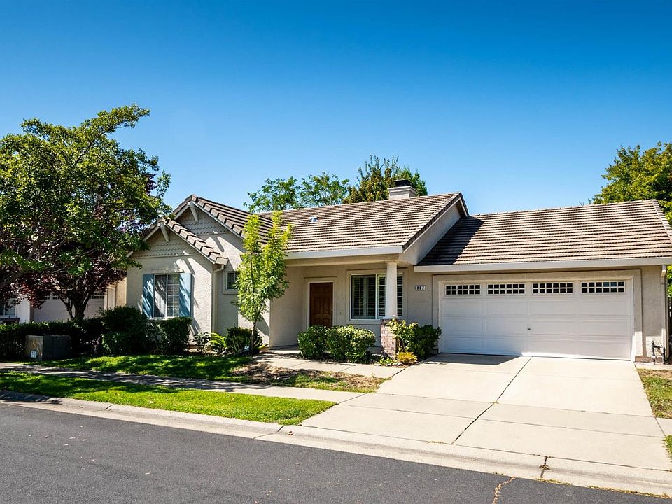 1st image of 867 Laurel Dr
