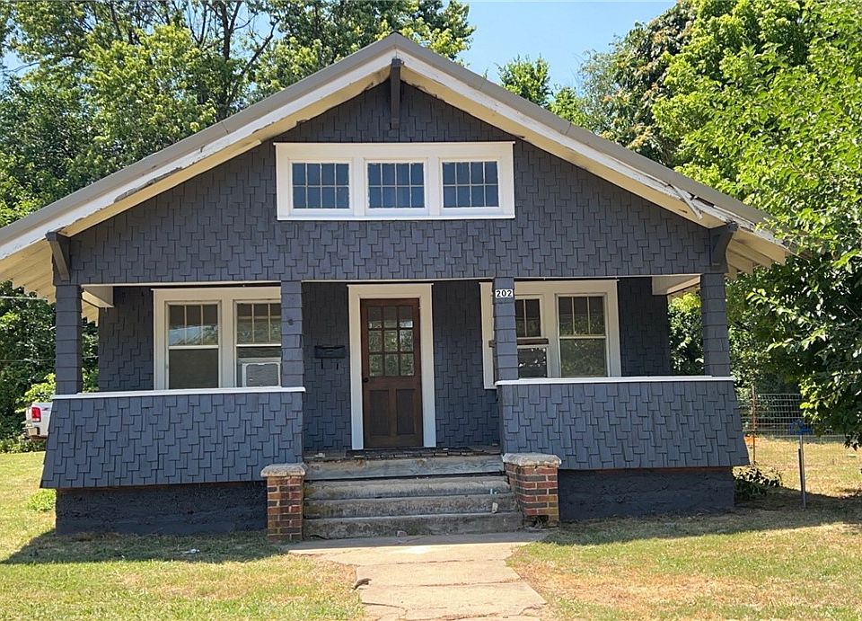 1st image of 202 Douglas St