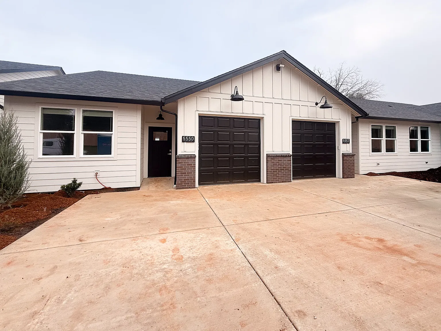 5550 Skyline Rd S photo 1