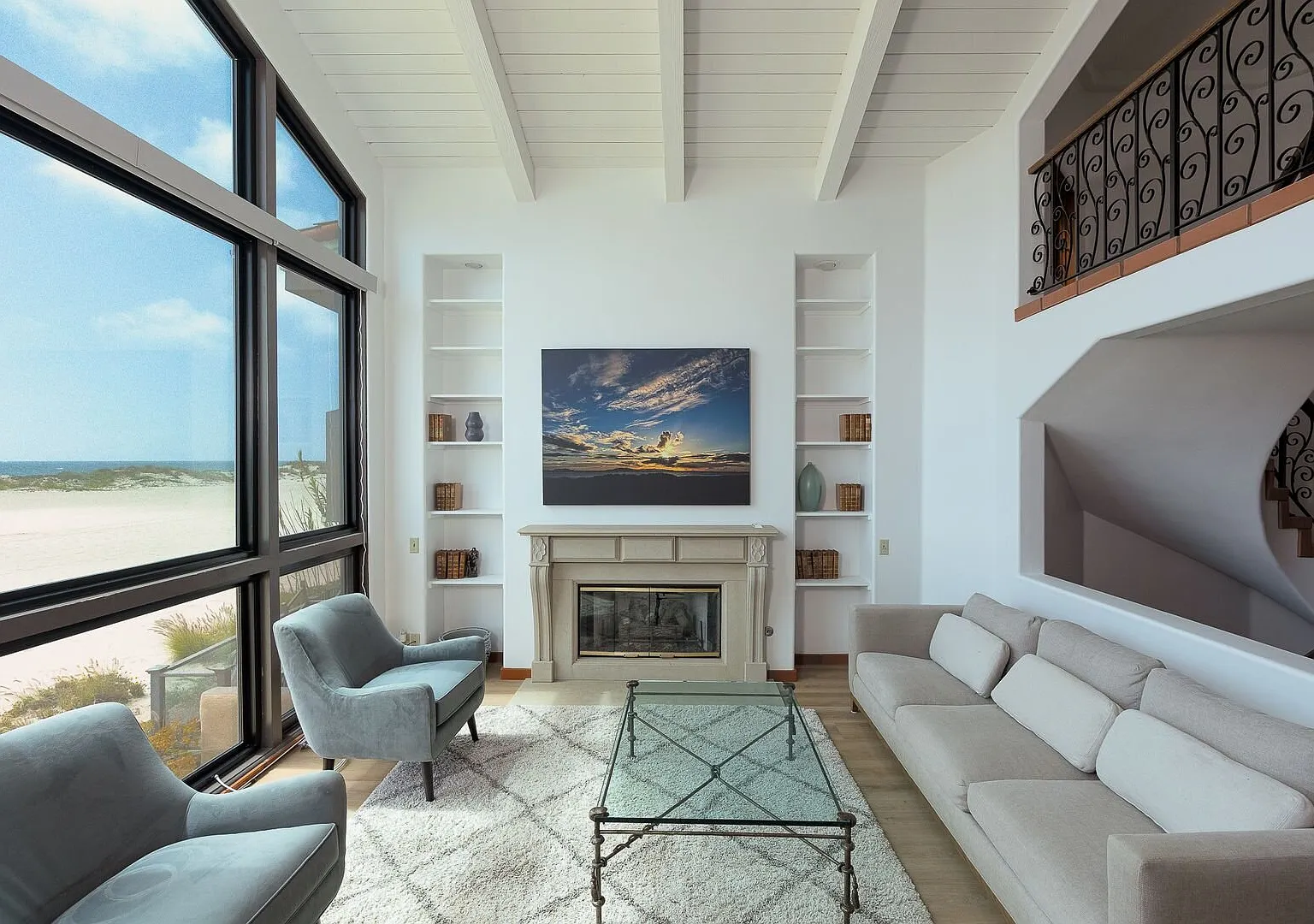 Oceanfront -3 Bedroom + 2.5 Bathroom Tri-Level Home | Hollywood Beach | Oxnard | Unfurnished — Photo 4