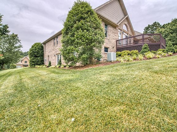 4th image of 21433 Sheffield Ct