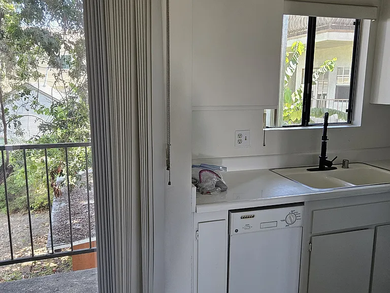 1140 Belmont Ave #8 — Photo 18