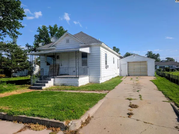 424 E Carpenter St, Hutchinson, KS 67501