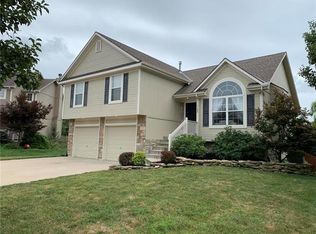 1105 White Oak Ct, Raymore, MO 64083