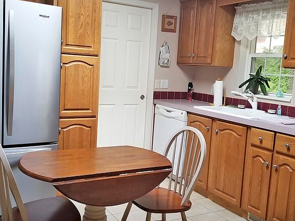 2nd image of 638 Fresh Pond Ave Unit 336