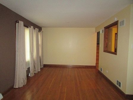 3rd image of 355 Saginaw Ave