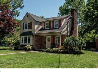 2 Manor Ct, Moorestown, NJ 08057