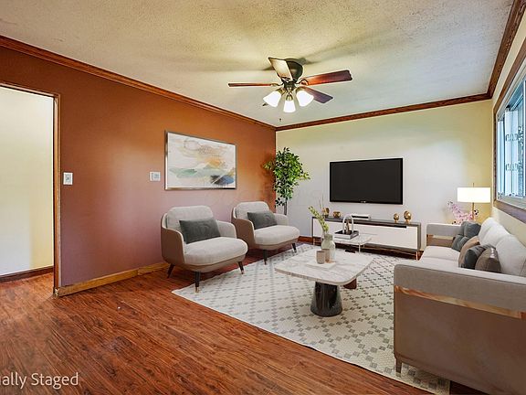 3rd image of 3772 Shoreline Dr