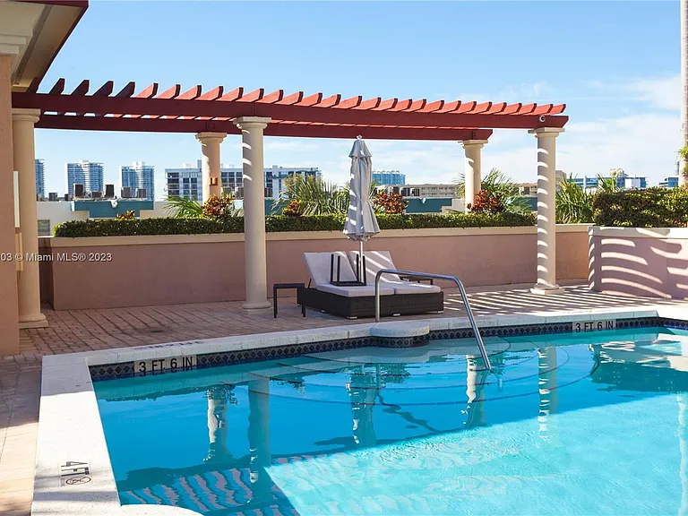 17555 Atlantic Blvd #806 — Photo 39