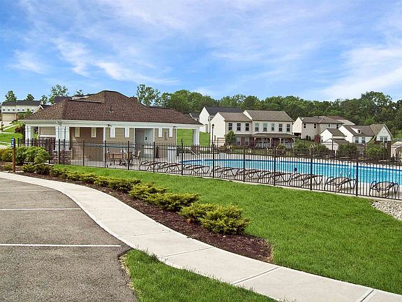 3rd image of 9996 Meadow Glen Dr