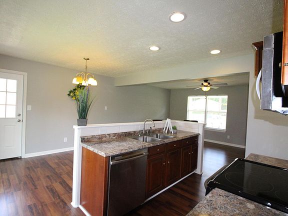 3rd image of 306 Fortney Ln