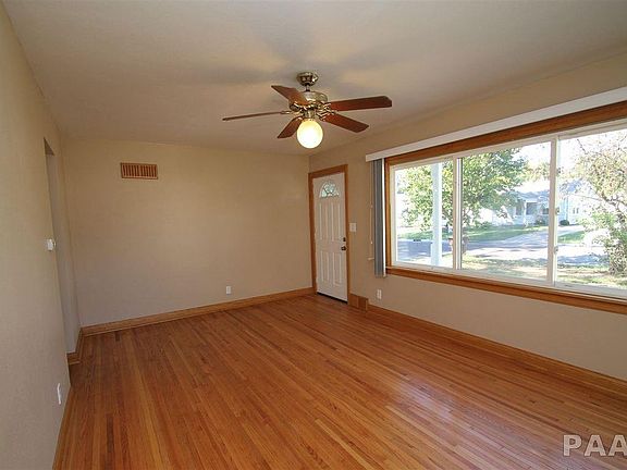 5th image of 1222 W Northcrest Ave