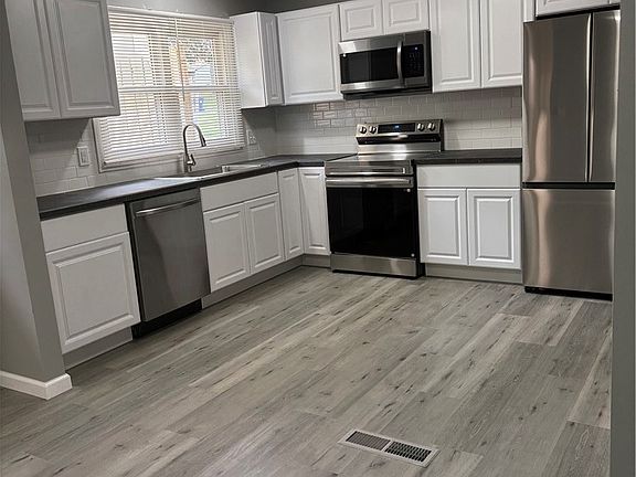 3rd image of 97 Idlewood Rd