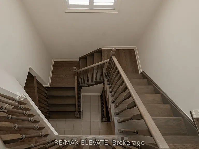 255 McKean Dr N — Photo 18