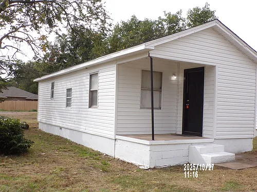804 SW Park Ave Photo 1