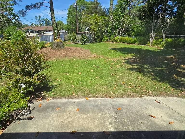 2233 Windsor Dr — Photo 28