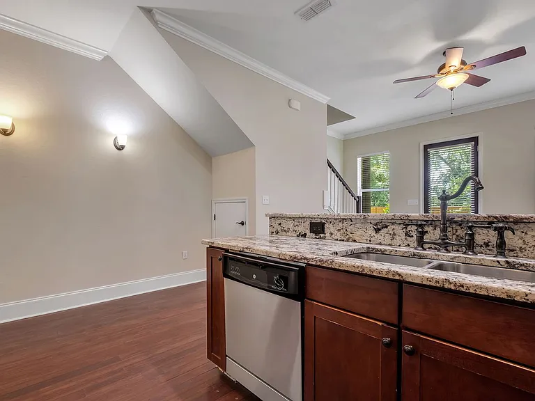 380 E Bradford Rd — Photo 9