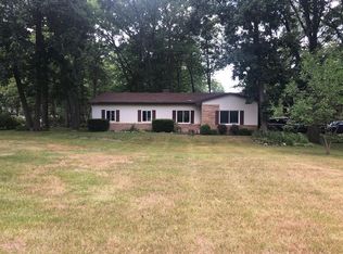 1737 Maxfield Rd, Hartland, MI 48353