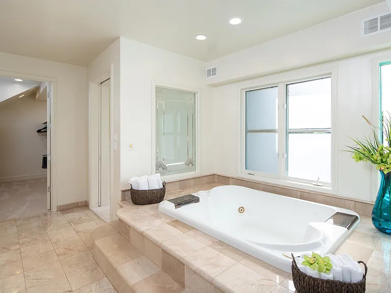 4343 Kahala Ave — Photo 25