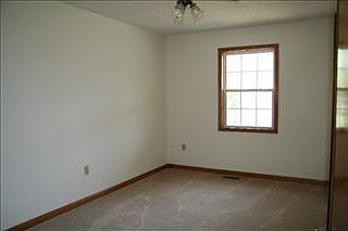 4th image of 345 Robin Hood Dr