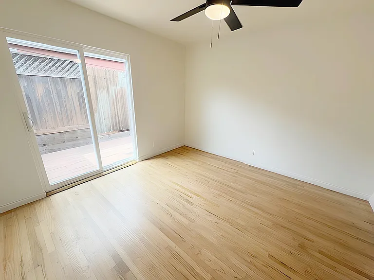 5571 Margaret Ave — Photo 11
