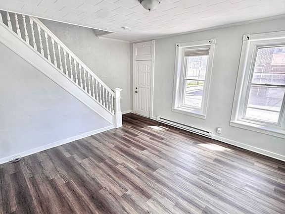 3rd image of 635 W Green St
