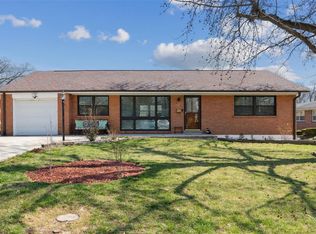 7730 Ravenhill Dr, Saint Louis, MO 63123