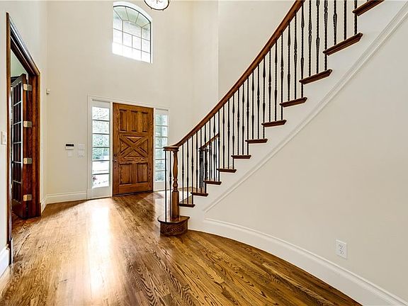 3rd image of 405 Willow Springs Dr