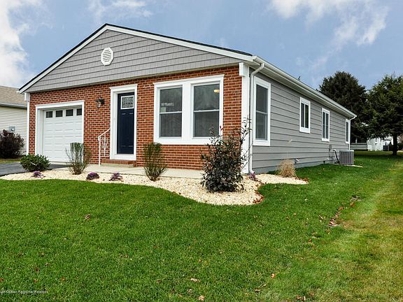 2nd image of 74 Freeport Blvd