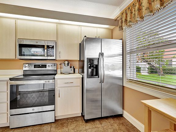 2nd image of 1928 Stratford Way #38d